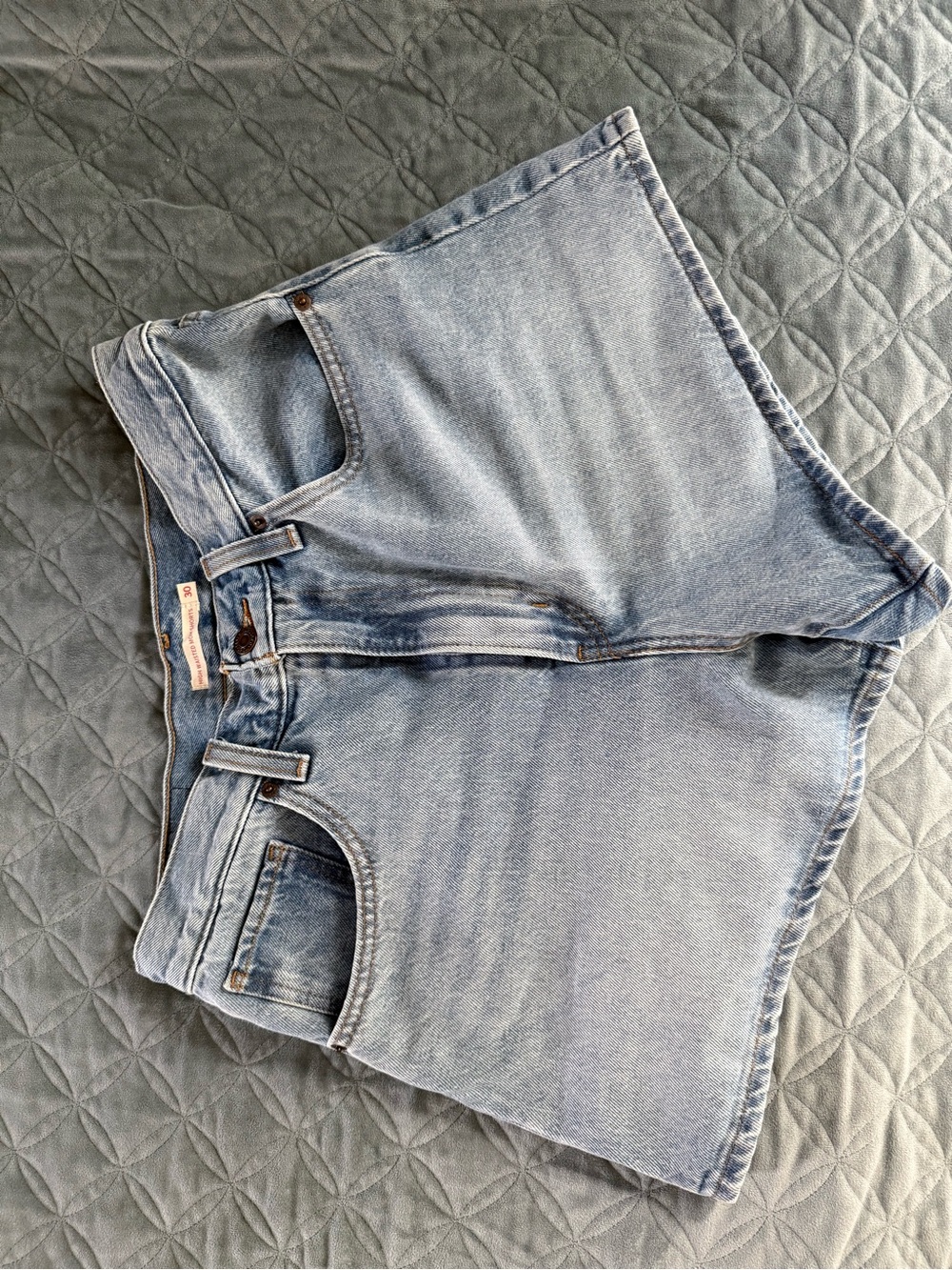 Levi's High Waisted Mom Shorts - Size 30
